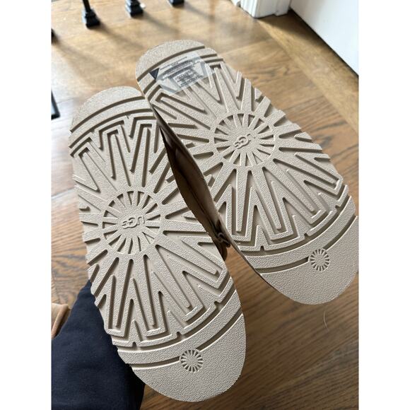 NWT Ugg Platform Slip-On Bow Sand Womens Size 7 - Picture 10 of 15